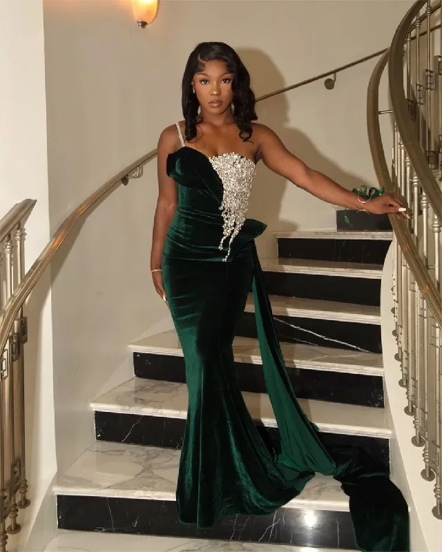 Dark Green Velvet Spaghetti Beaded Appliques Prom Dresses For Black Girls Mermaid Formal Occasion Dress With Train Birthday Gown Dark Green Velvet Spaghetti Beaded Appliques Prom Dresses For Black Girls Mermaid Formal Occasion Dress With Train Birthday Gown
