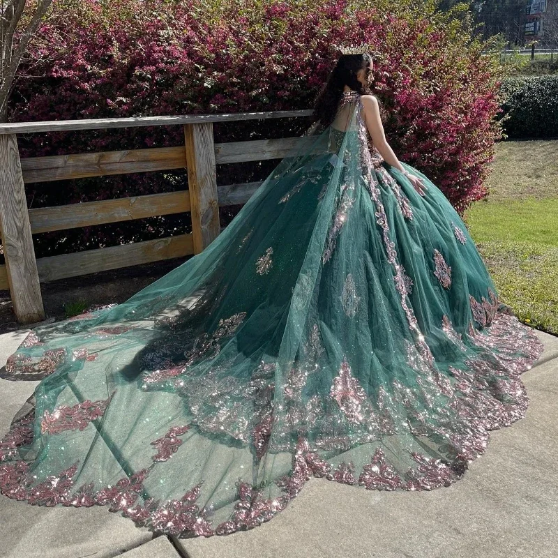 Emerald Green Quinceanera Dresses For 16 Girl V-Neck Off the Shoulder Gold Appliques Beads With Cape Princess Ball Gowns Birthda Emerald Green Quinceanera Dresses For 16 Girl V-Neck Off the Shoulder Gold Appliques Beads With Cape Princess Ball Gowns Birthda