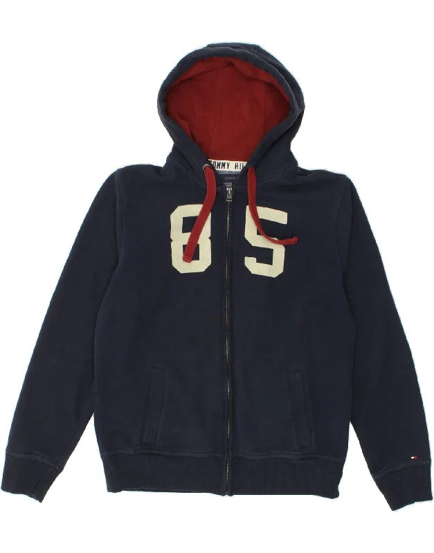 TOMMY HILFIGER Mens Vintage Fit Graphic Zip Hoodie Sweater Large Navy Blue Long Sweater Short Sweater Cropped Sweater TOMMY HILFIGER Mens Vintage Fit Graphic Zip Hoodie Sweater Large Navy Blue Long Sweater Short Sweater Cropped Sweater